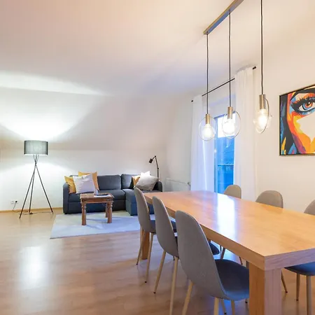 Large With Terrace Apartmán *